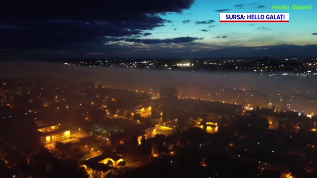 Groapa de gunoi din Galați arde de peste 24 de ore, aerul e irespirabil. „Nu poți să stai fără mască”