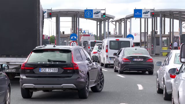 Aglomerație în vămi. Românii veniți de sărbători acasă au așteptat ore întregi la punctele de frontieră