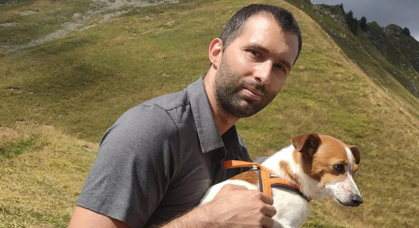 Un tânăr a murit în vacanță după ce piciorul său s-a înnegrit. Eforturile medicilor nu l-au putut salva