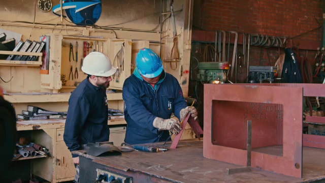 Specialiștii români în domeniul naval pleacă din țară pentru salarii mai mari. Cât câștigă un vopsitor naval în Olanda