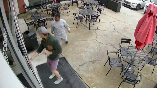 Reacția unui milionar când a primit un dolar de la un copil care a crezut că este om al străzii. Momentul a fost filmat