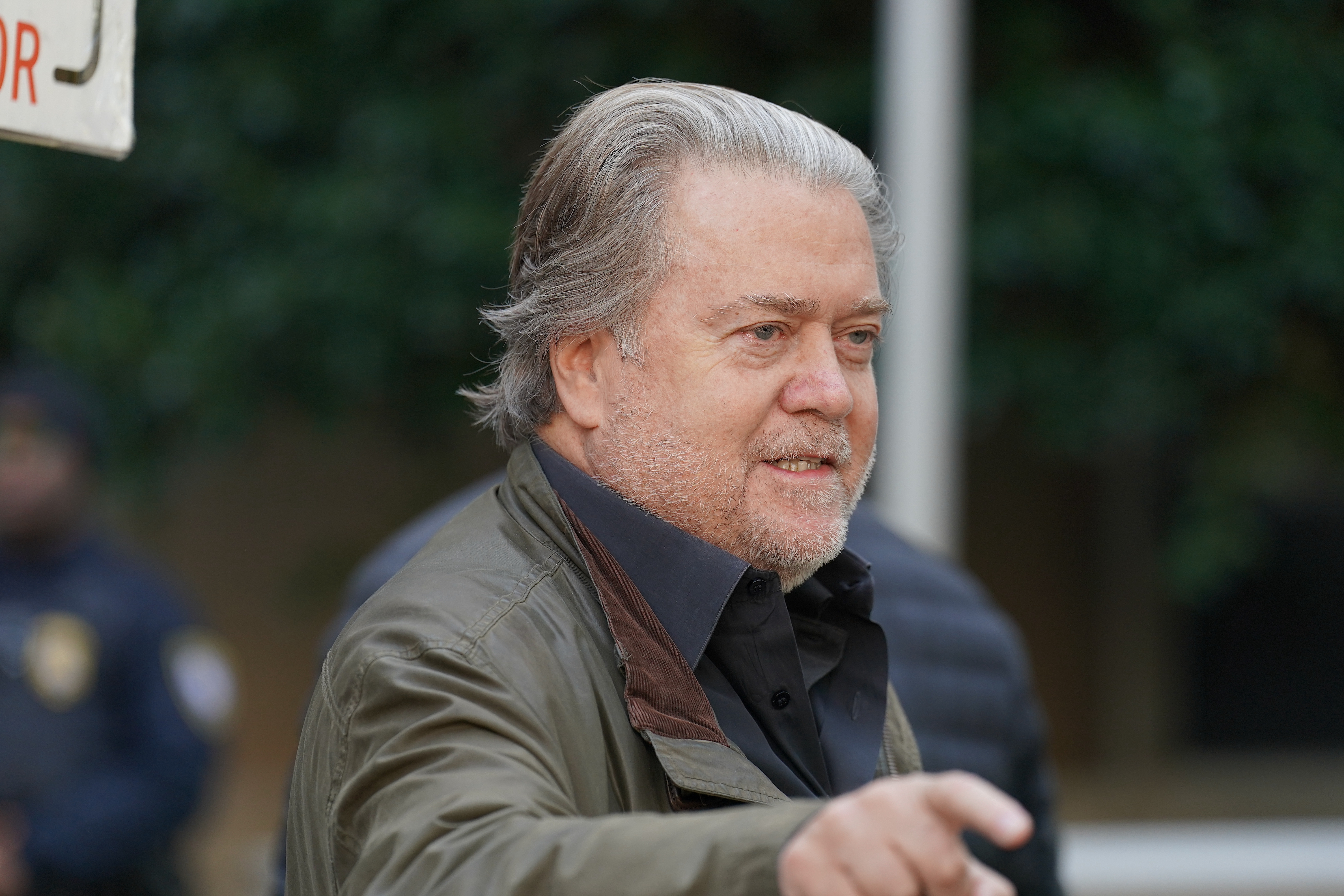 Steve Bannon îi critică pe Musk, Bezos şi Zuckerberg ca fiind nişte „oligarhi” care nu susţin cu adevărat mişcarea MAGA