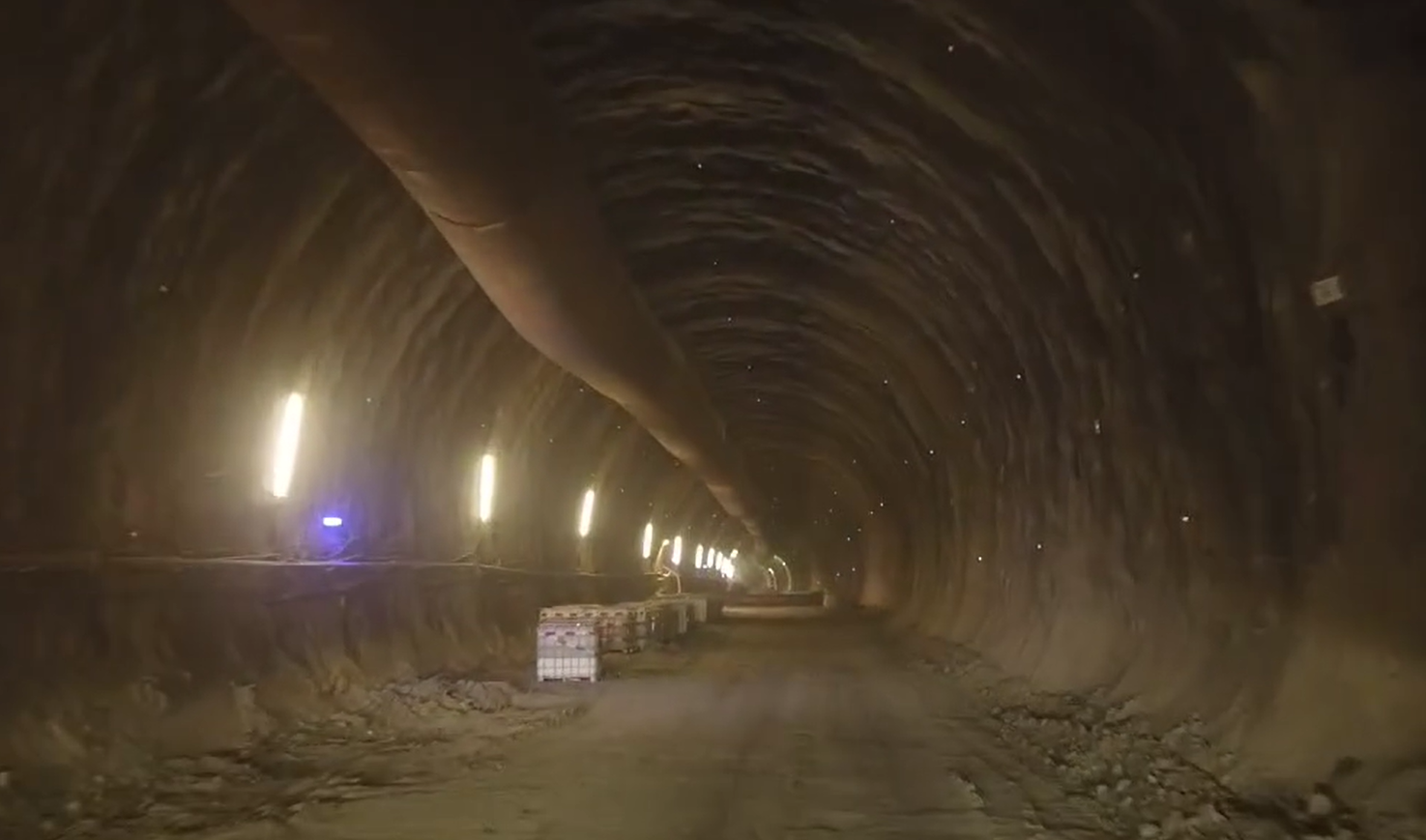 Cum arată un kilometru de tunel pe porțiunea Autostrăzii A1 Sibiu-Pitești de 335 de milioane de euro VIDEO