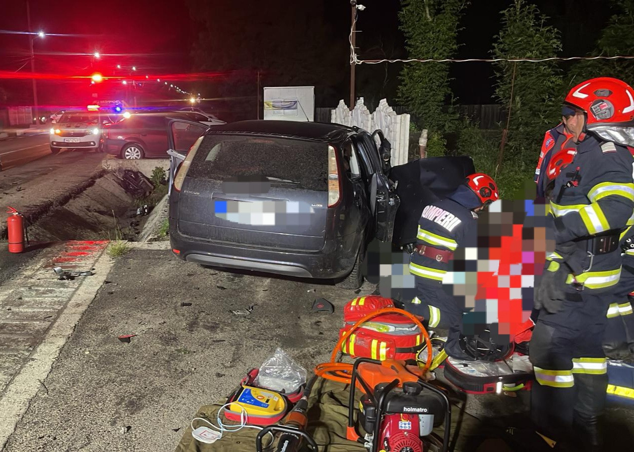 Un băiat de 19 ani a murit într-un accident cumplit, în Argeș. Șoferul mașinii în care se afla era băut