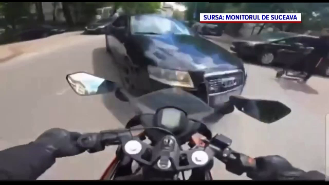 Impact între o mașină și o motocicletă, în Suceava. „Băi, omule, eu semnalizez, tu nu te uiți?” VIDEO