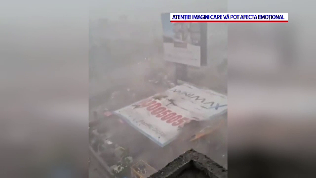 Cel puțin 14 oameni au murit striviți după ce un panou publicitar a fost doborât de furtună, în Mumbai