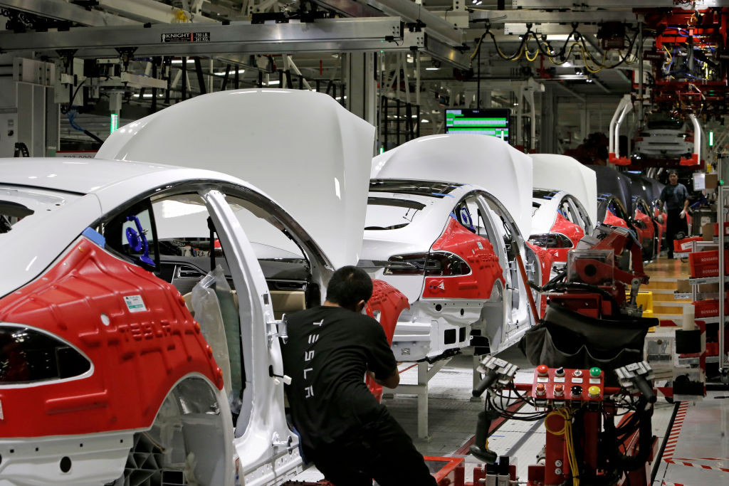 Biden a impus taxe vamale de 100% pentru vehiculele electrice fabricate în China. Tesla, obligată să reducă prețurile