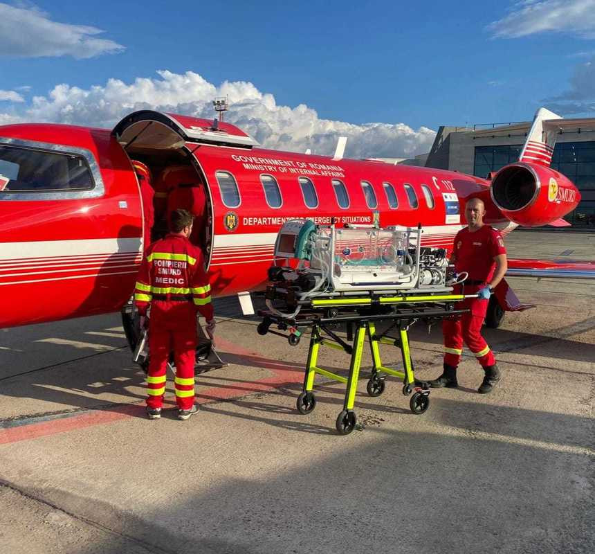 Un bebeluș de doar o zi, transferat de urgență de la Timişoara la Bucureşti cu un avion SMURD. Afecțiunea de care suferă