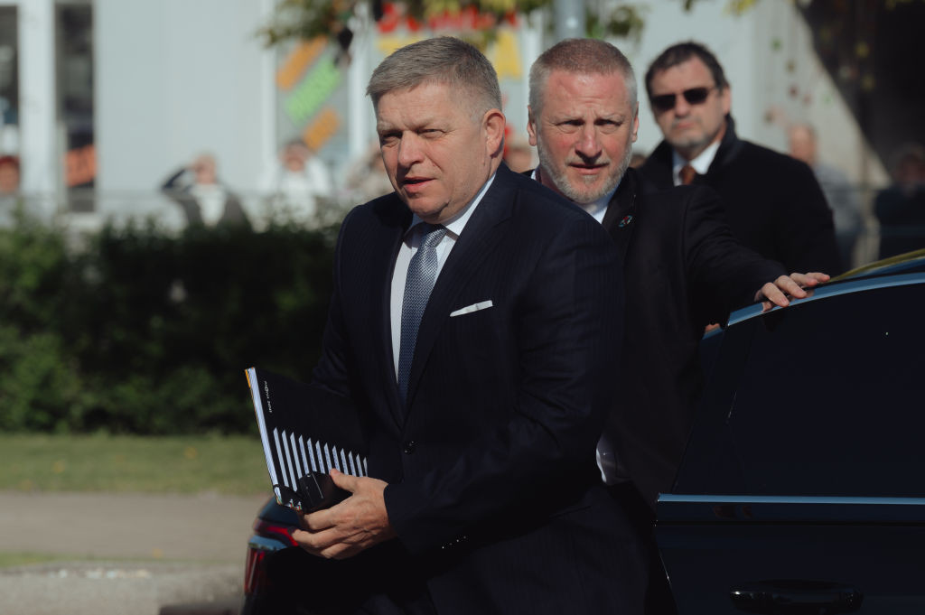 "Cred că va supravieţui în cele din urmă". Premierul Robert Fico, conştient după o operaţie de câteva ore