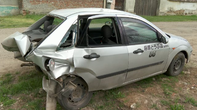 Un bărbat a spulberat mașina în care se aflau fosta soție și copiii lor, după ce i-a urmărit câțiva kilometri