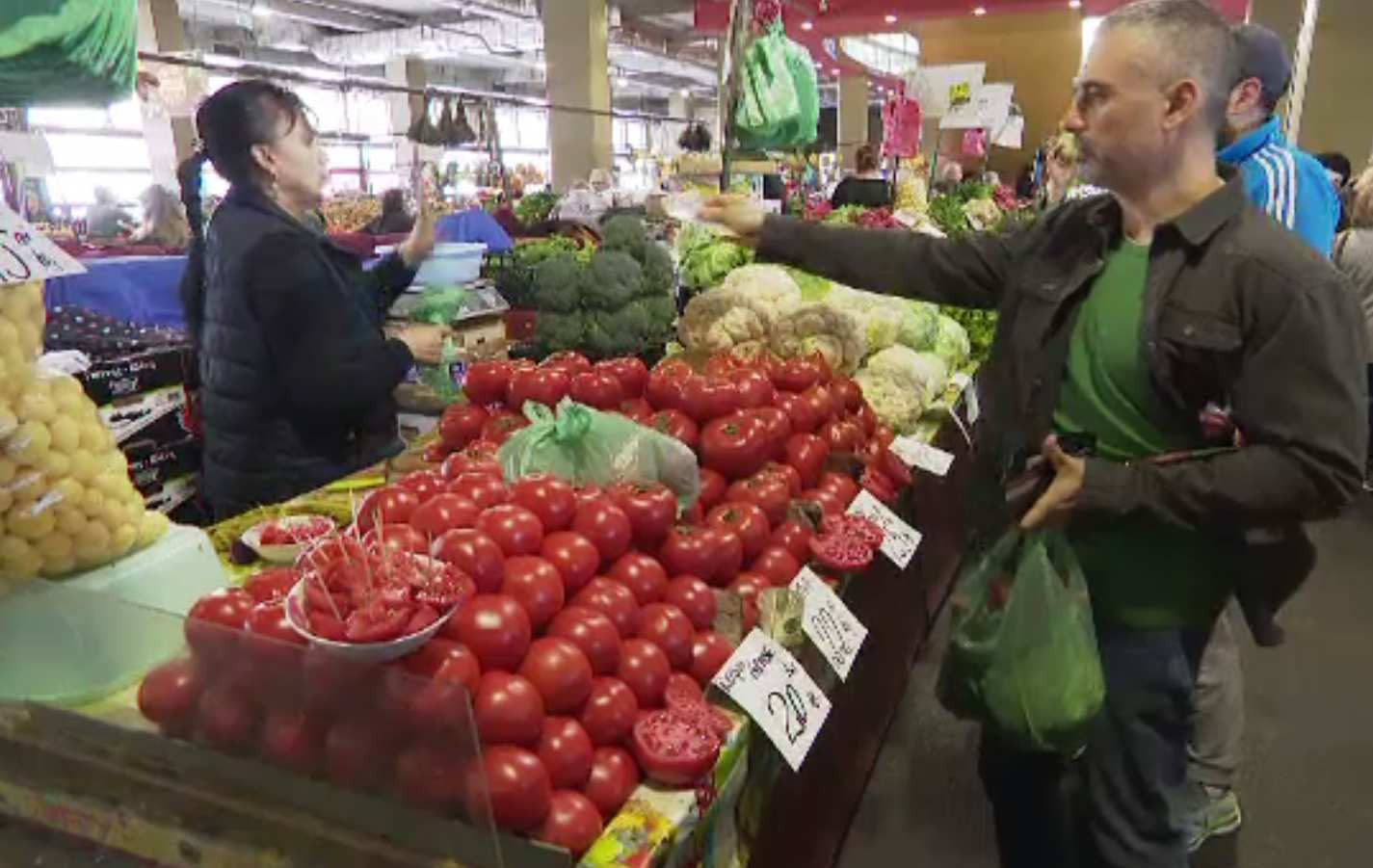 Reguli noi în piețe. Ce vor fi obligați să afișeze comercianții la tarabe