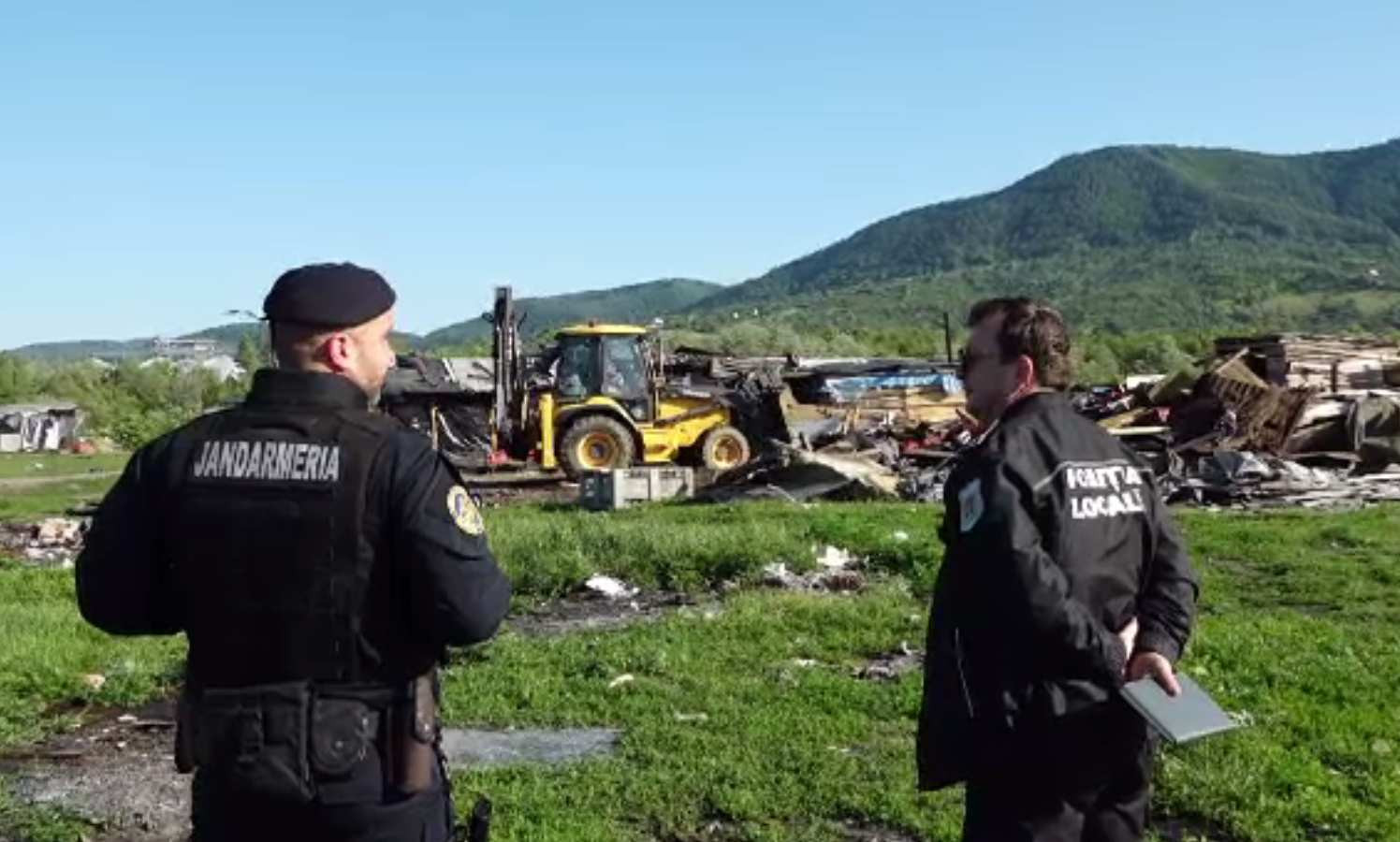 Intervenție de amploare în Baia Mare. Locuințele improvizate în care trăiau sute de oameni au fost demolate