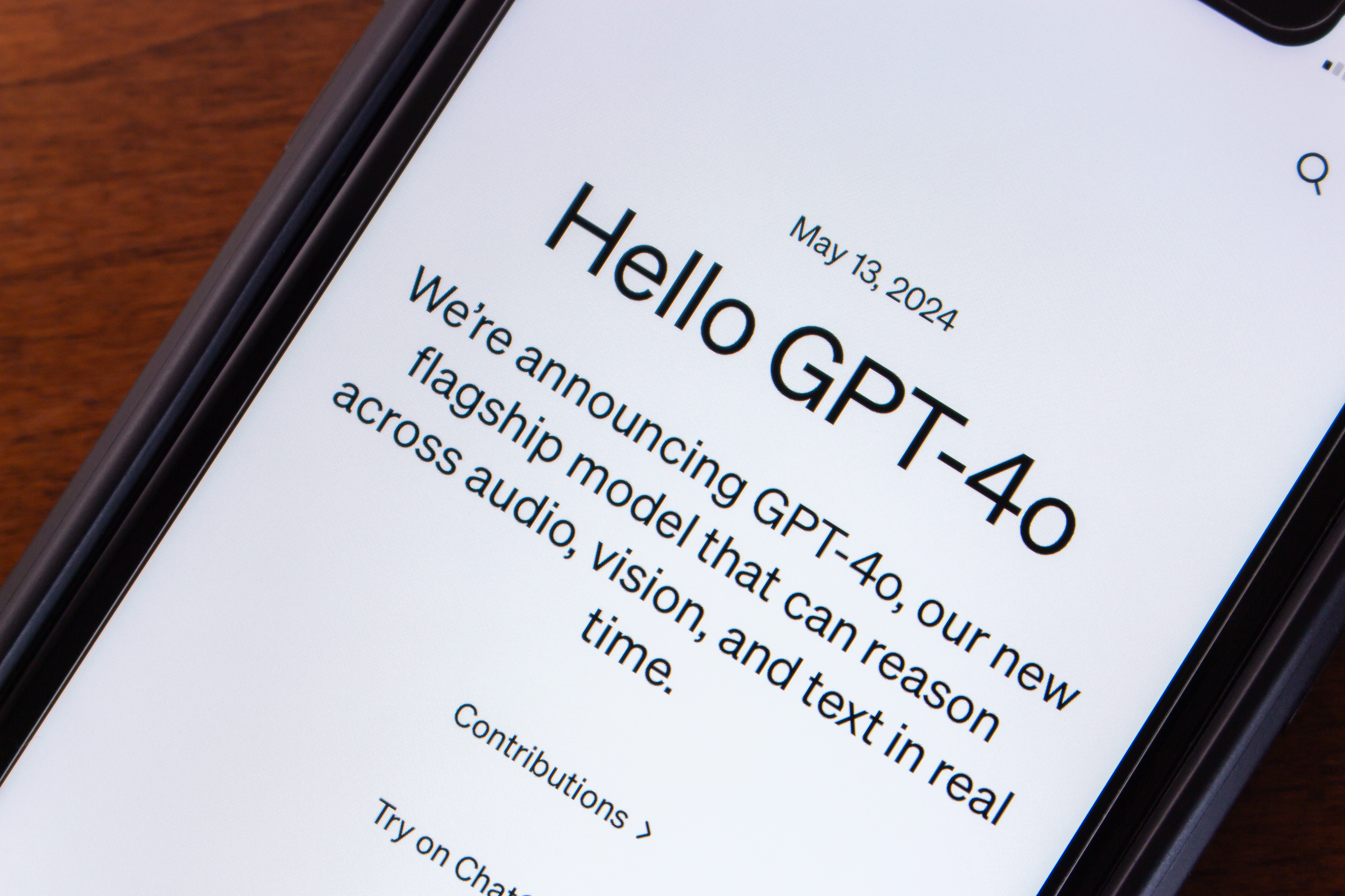 Revoluția ChatGPT cu lansarea GPT-4o. Este incredibil de precis, interpretează contextul și diferențiază tonul vocii