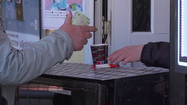 BNR emite un număr record de monede, dar nimeni nu mai are mărunțiș. ”S-au învechit, nici la magazine nu mai primim rest”