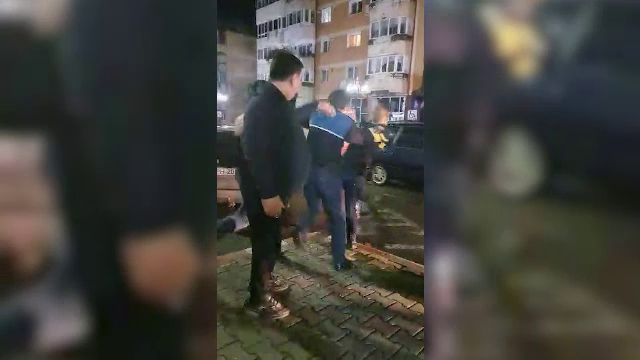Scandalagii arestați în Prahova după ce au sărit să bată polițiștii chemați pentru muzica dată prea tare: ”Fac ce vreau eu!”
