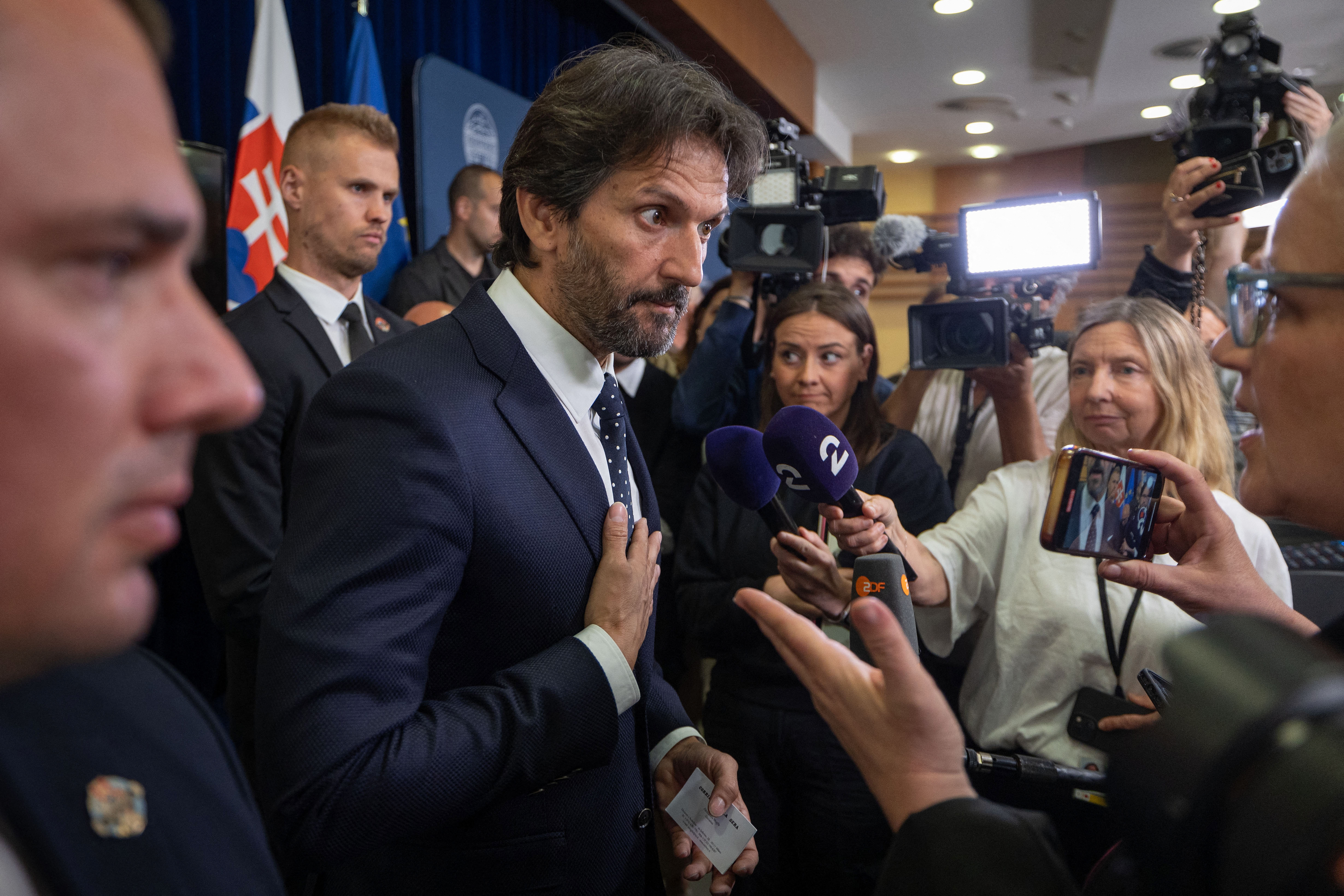 De ce vicepremierul Slovaciei nu a preluat până acum atribuțiile oficiale ale prim-ministrului Fico, împușcat în stradă