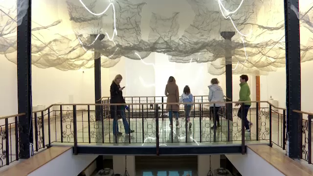 Surprize la Romanian Creative Week, în Iași. O expoziție de artă contemporană în curtea unei mănăstiri a putut fi vizitată