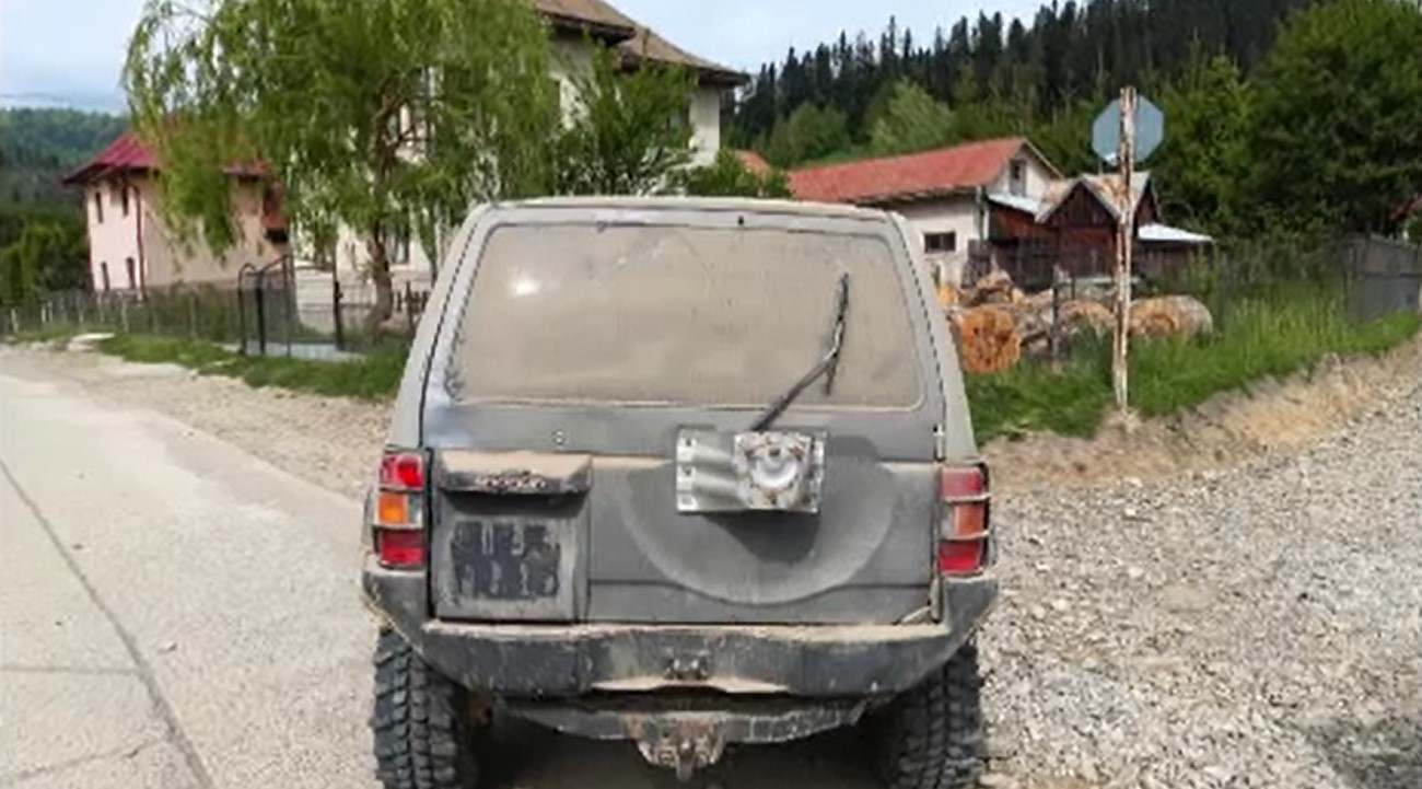 Cursă nebună, cu focuri de armă, în județul Suceava. Motivul pentru care polițiștii au fost nevoiți să folosească pistoalele