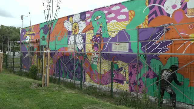 Explozie de culoare în Galați. Sute de artiști au transformat un parc de aventură în galerie de street art