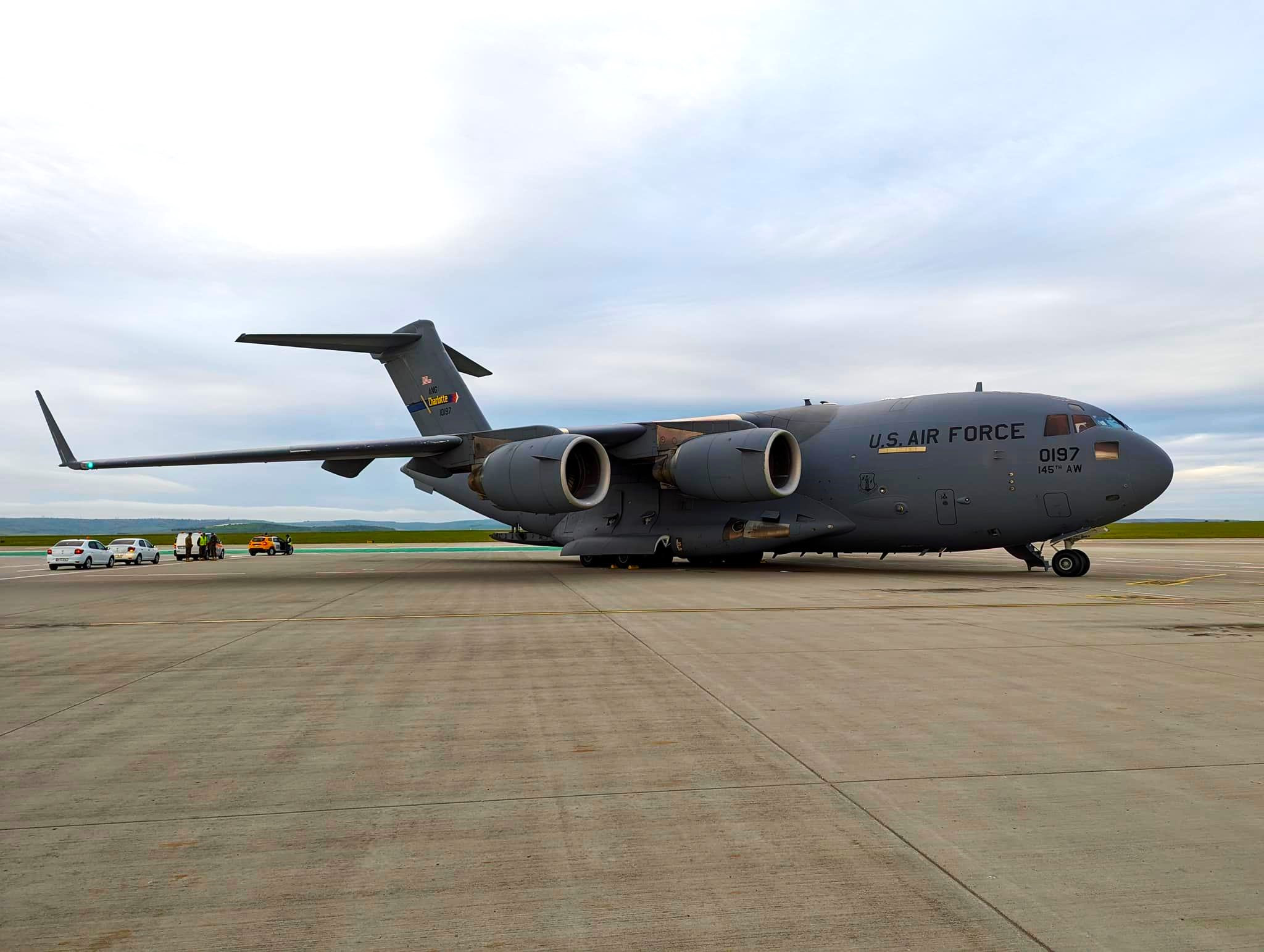 Un avion militar al armatei SUA, plin cu soldați și echipament de luptă, a aterizat la Chișinău. Anunțul de la Washington