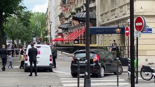 Jaf rupt din filme, la Paris. Hoții au spart un luxos magazin de bijuterii din centrul orașului și au generat panică și haos