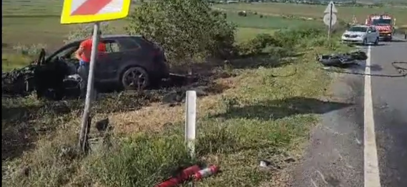 Accident violent pe DN 24, în Vaslui. Două motociclete și o mașină s-au ciocnit și au luat foc. Trei persoane au murit