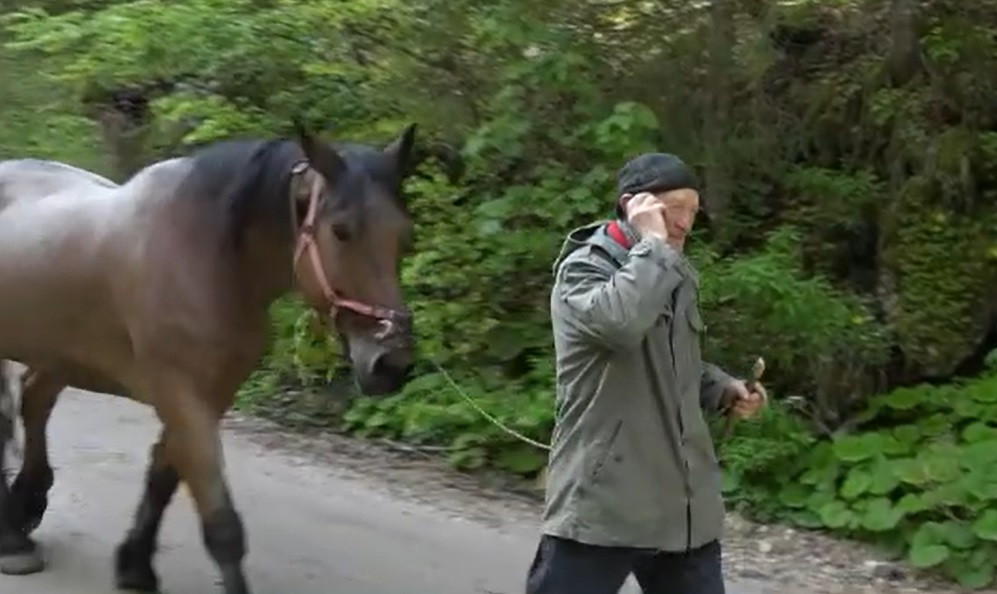 Moții au modernizat un obicei vechi de mii de ani. Cât de mult s-au schimbat lucrurile în Munții Apuseni