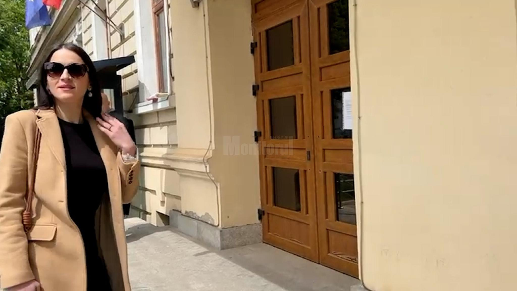 Judecătoarea din Suceava care lua mită și se droga cu interlopii se plângea că a făcut răni de la ce priza: ”Mi-o rupt nasu'”