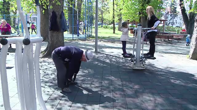 Tinerii de până în 30 de ani tind să nu aibă grijă de sănătatea lor. Consumă zilnic grăsimi, evită legumele și nu fac sport