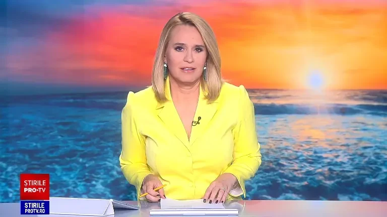 Spectacol pe litoral. Marea trece de la nuanțe de ruginiu la turcoaz și la albastru intens. „E absolut wow”