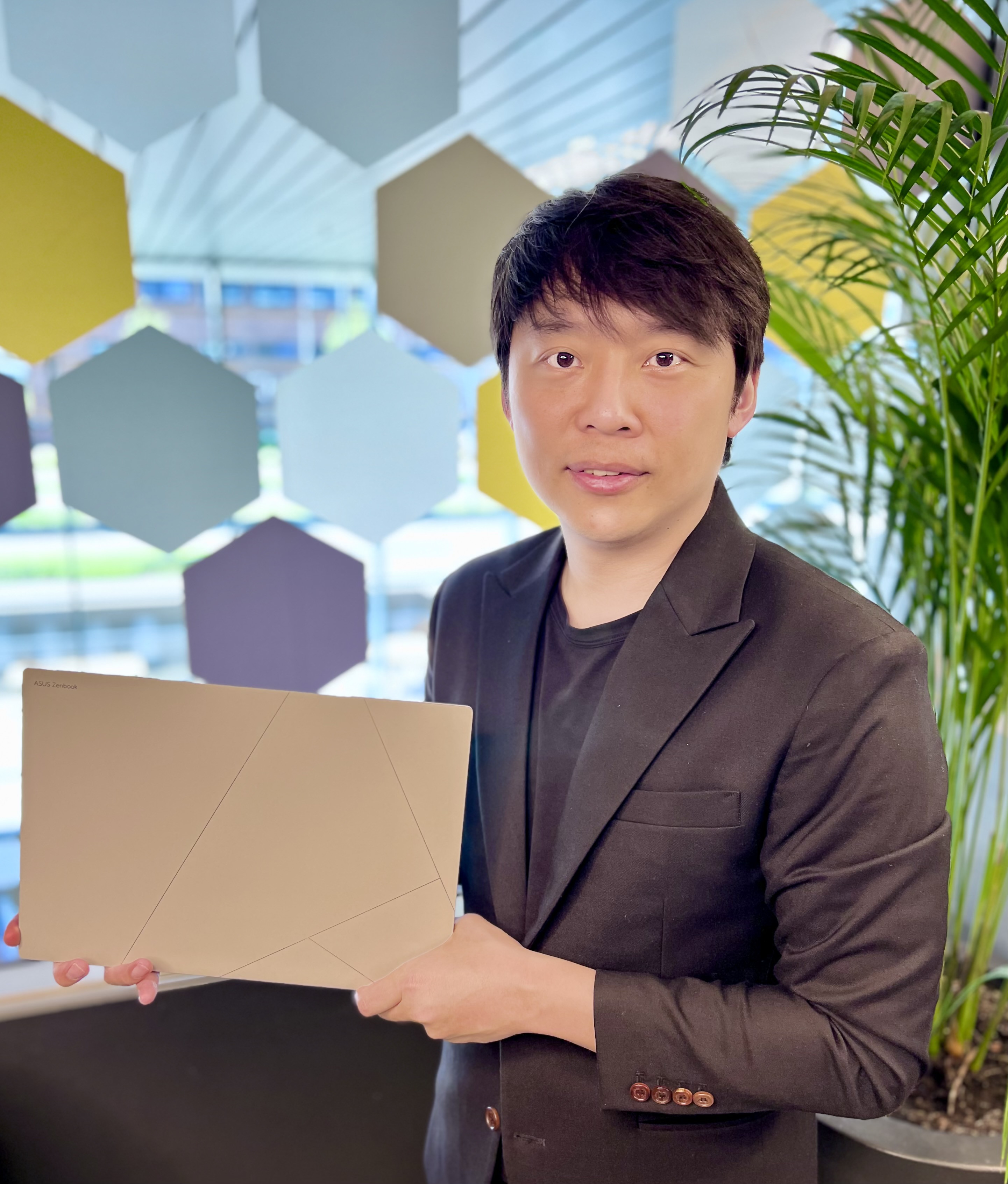 TH Cheng - interviu asus