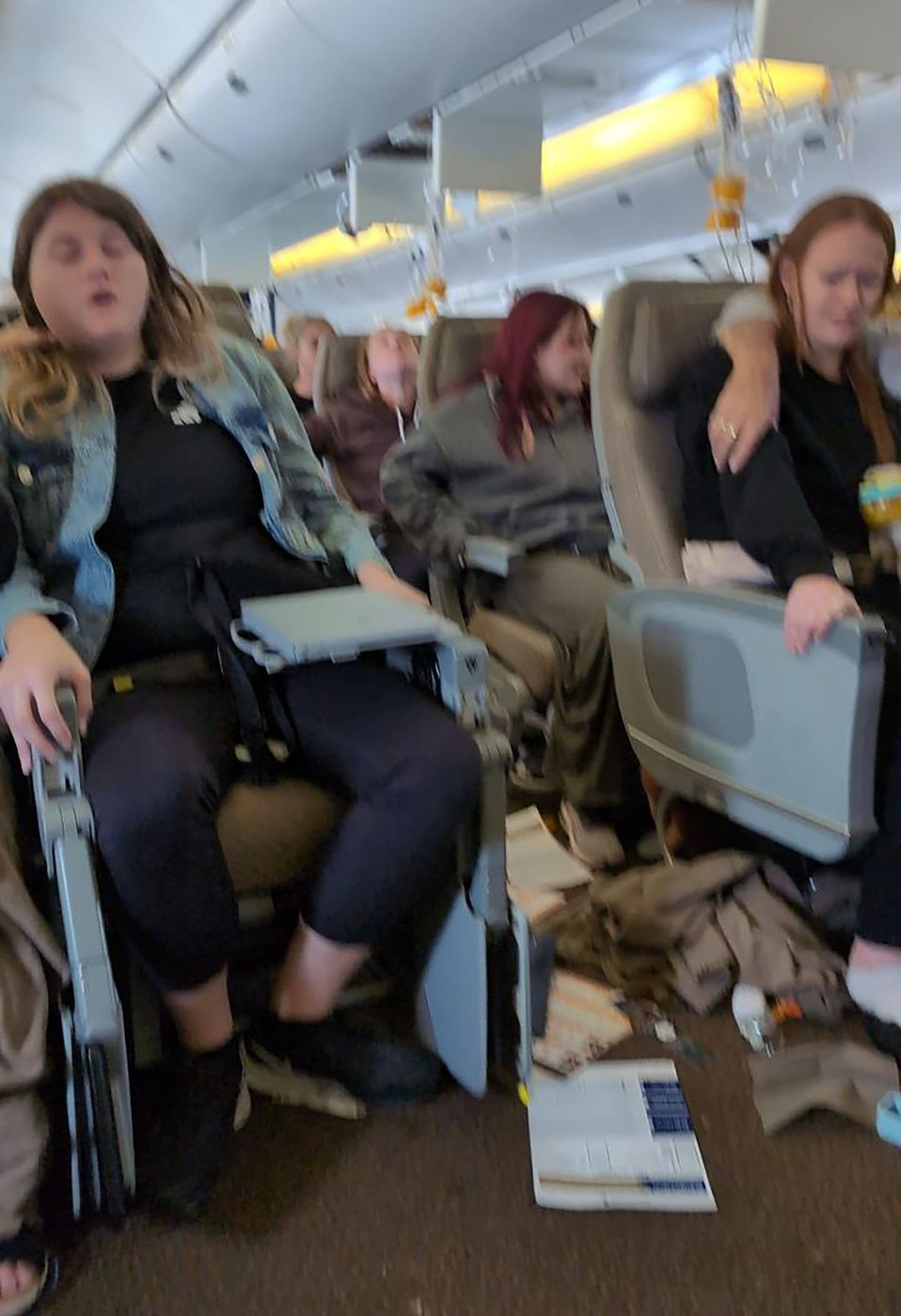 Momente de groază pentru 229 de pasageri, la bordul Singapore Airlines. Cum a fost posibil ca un om să moară în turbulențe