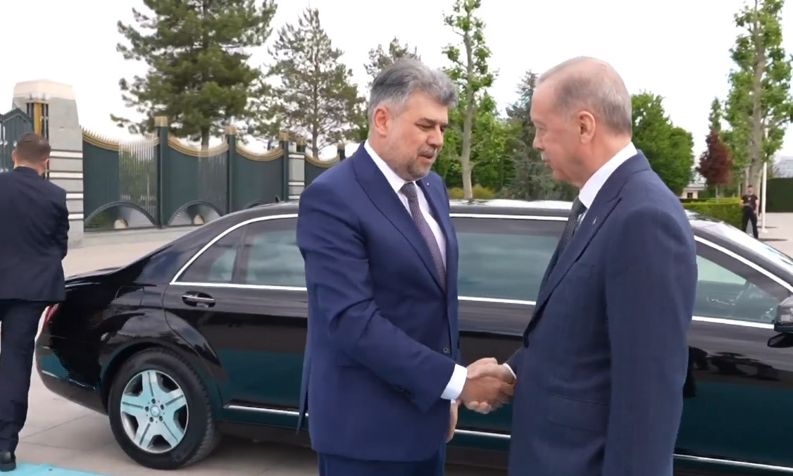 VIDEO. Marcel Ciolacu, primit la Palatul Prezidenţial de preşedintele Turciei Recep Tayyip Erdogan cu 21 de salve de tun