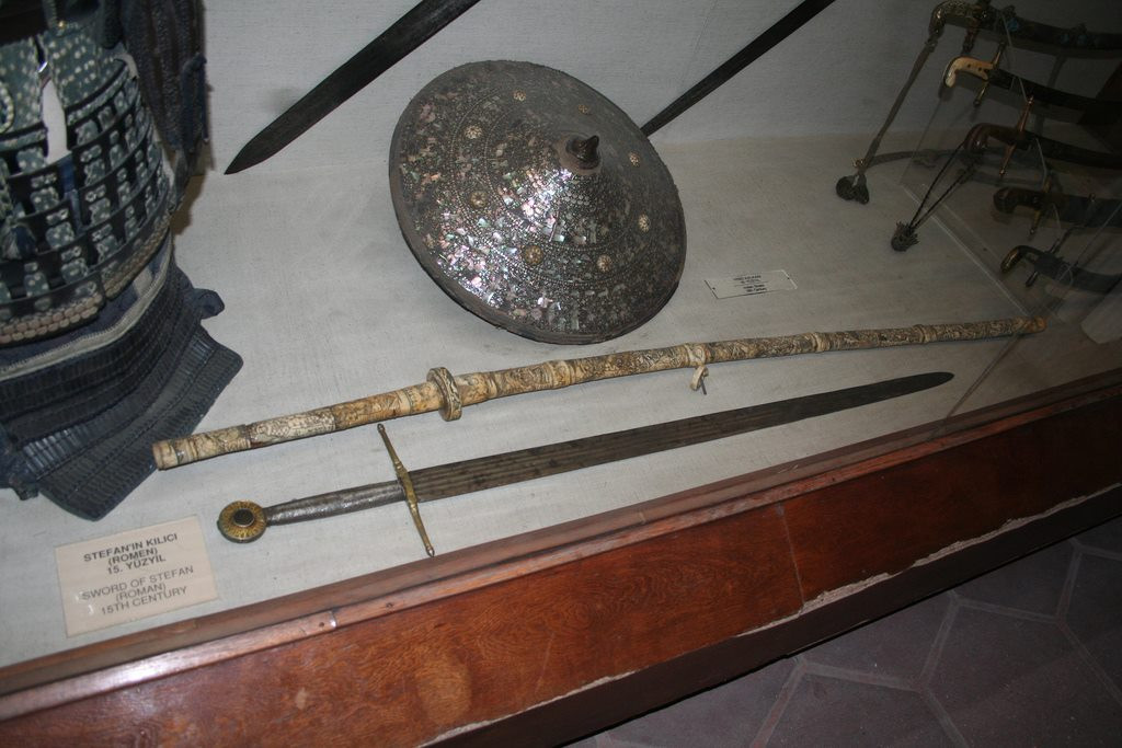 Marcel Ciolacu se ”revanșează” față de moldoveni: Avem discuții cu Turcia pentru restituirea sabiei lui Ștefan cel Mare