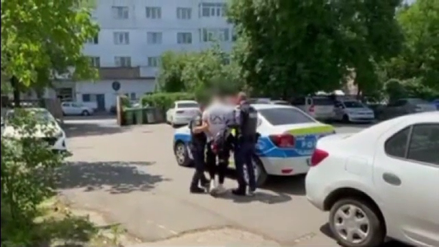 Răfuială între vecini din cauza animalelor de companie. Unul dintre ei a aruncat cu cocktailuri Molotov spre casa celuilalt