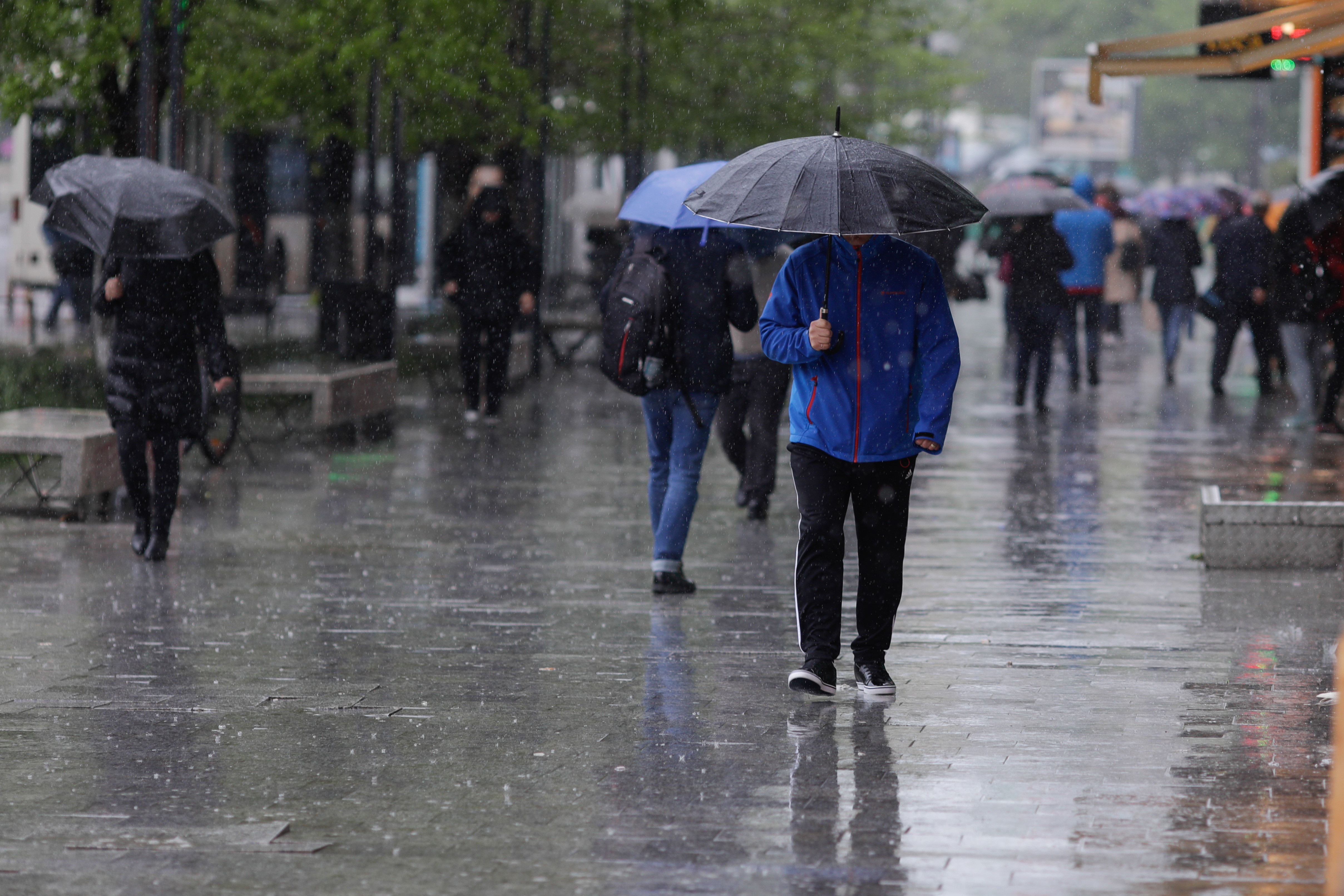 Vremea azi, 2 aprilie. Vin ploi serioase și se răcește. Ce temperaturi vor fi