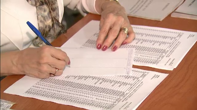 Mai sunt două săptămâni până la primele alegeri din acest an, iar asupra procesului de vot planează un scandal