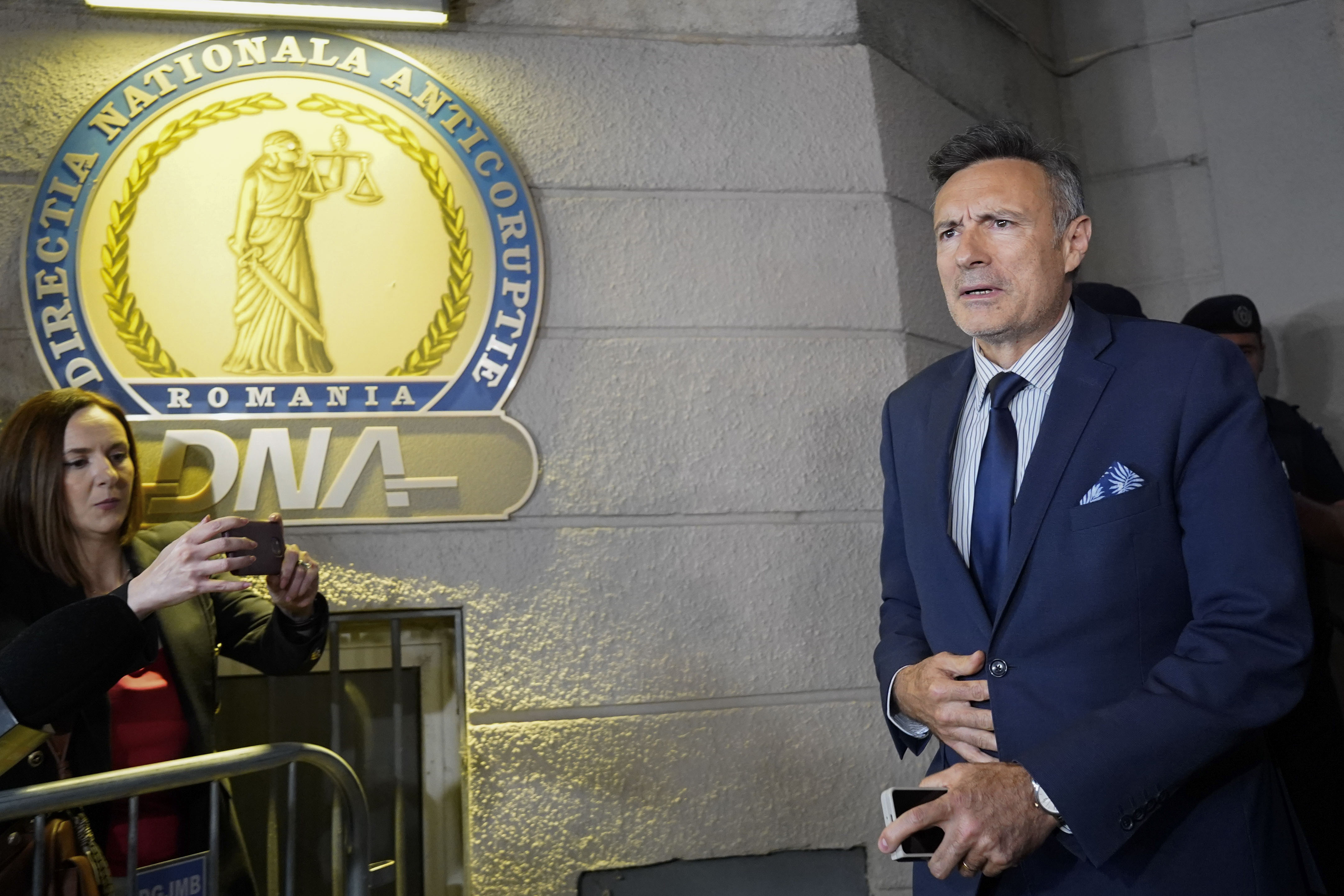 Generalii Coldea și Dumbravă, acuzați de trafic de influență. I-ar fi cerut 700.000 de euro unui om de afaceri