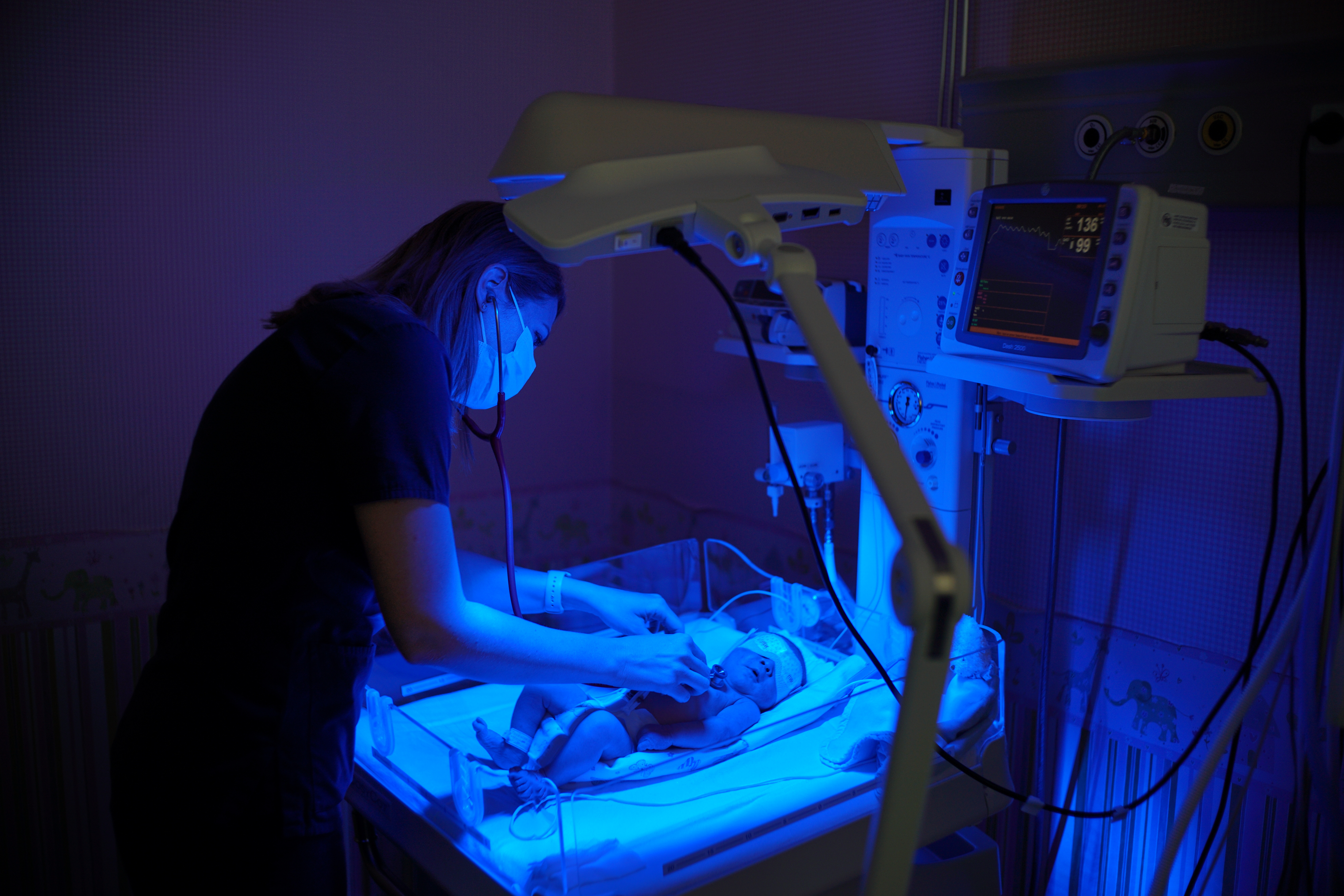 (P) Povestea incredibilă a unui bebeluș născut prematur care a trecut de la risc vital, la recuperare deplină