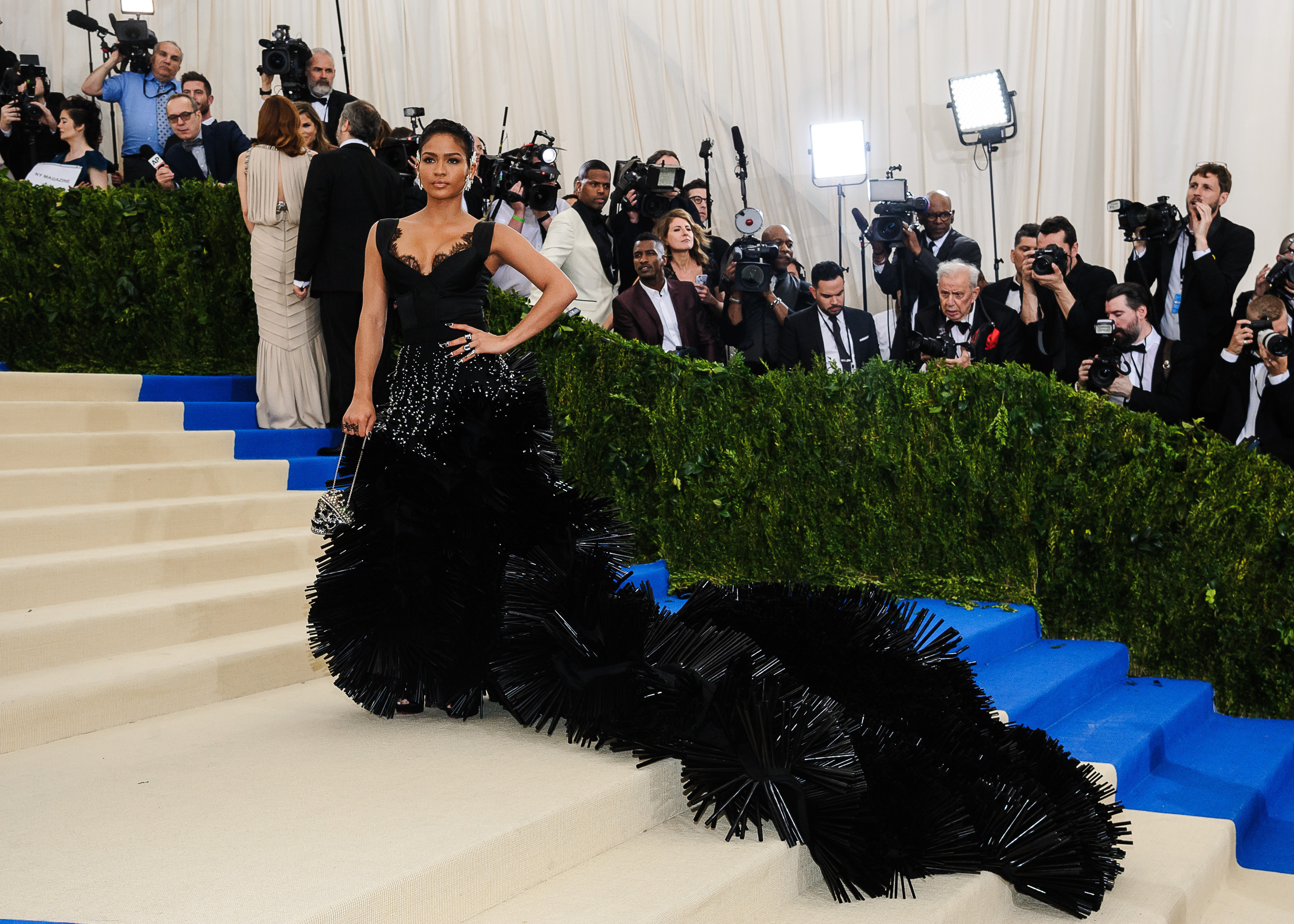 Cassie Ventura a mulțumit pentru susţinerea primită după publicarea înregistrării în care este agresată de P. Diddy