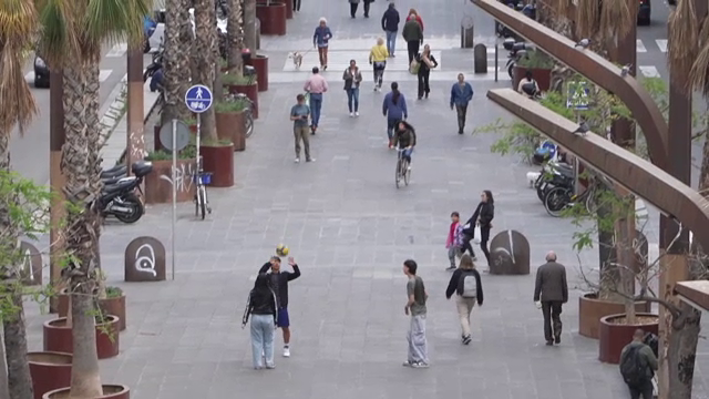 Ce avem de învățat din modelul de regenerare urbană a Barcelonei. Mașinile dispar, iar oamenii preferă acum bicicletele