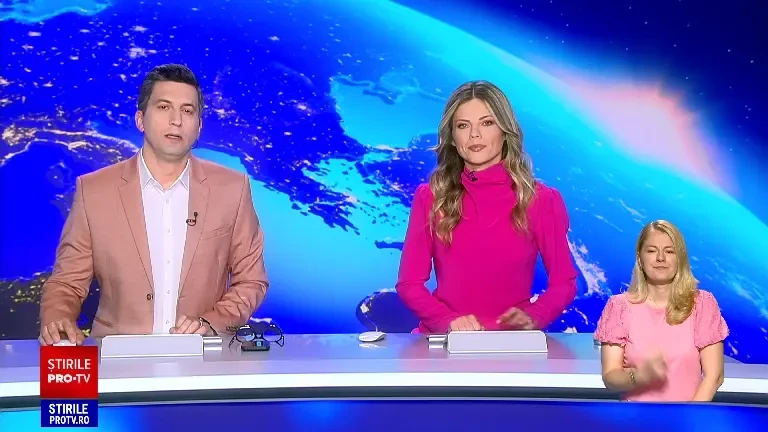 O dubiță a luat foc în mers pe o șosea din București. Șoferul și pasagerul au reușit să iasă la timp