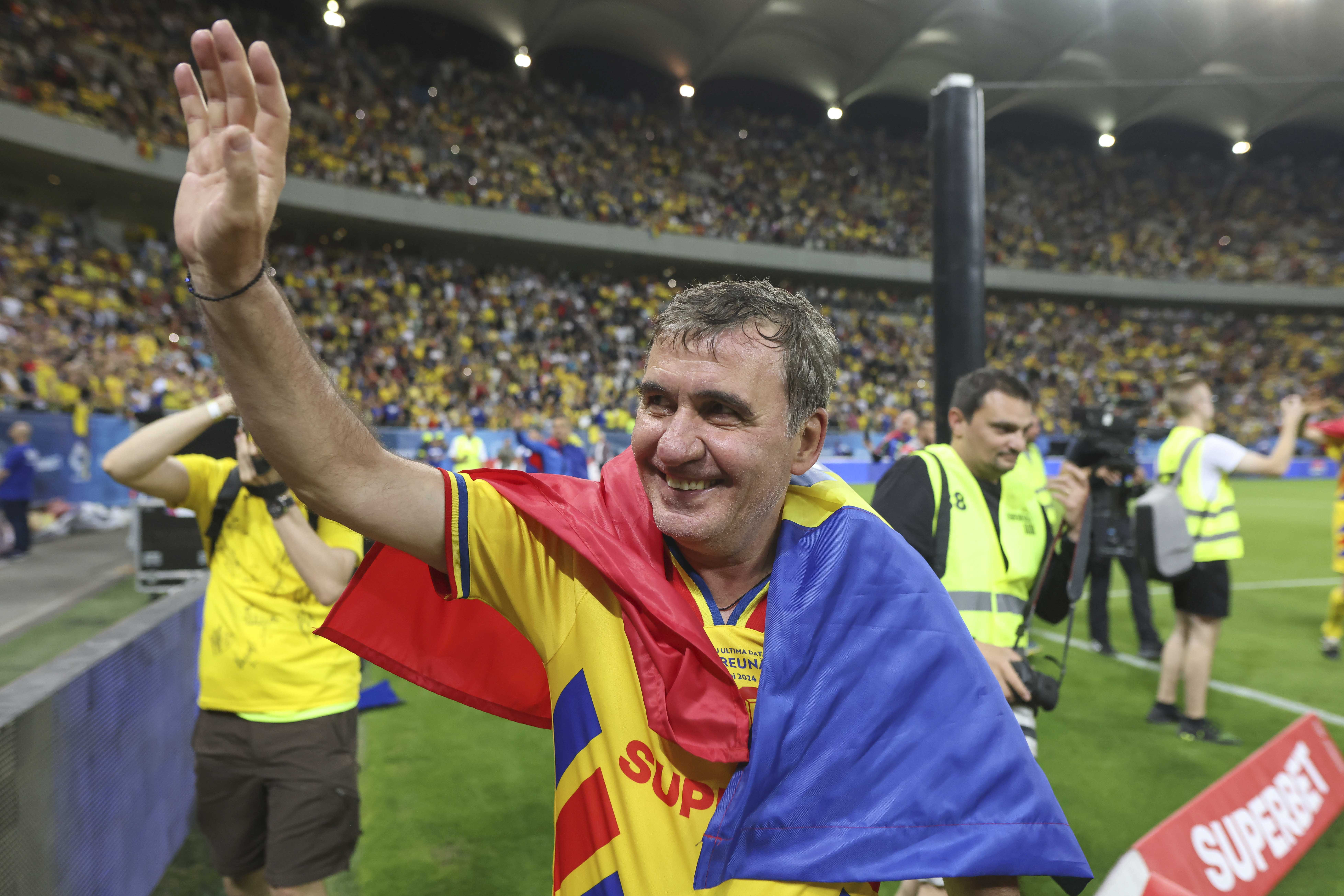 Gheorghe Hagi, după meciul de adio al Generaţiei de Aur: Noi am jucat fotbal pentru suporteri şi am încercat să dăm totul