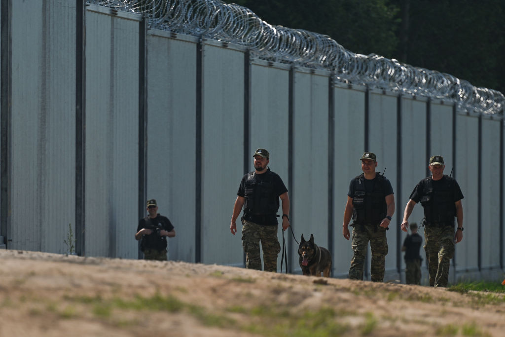 Prima graniță fortificată din UE. Statul care investește 2,5 mld. de euro pentru a se proteja de unul dintre vecinii săi