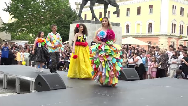 Ținute demne de podium, create de elevi din Alba din materiale reciclabile. „Trebuie să salvăm planeta”