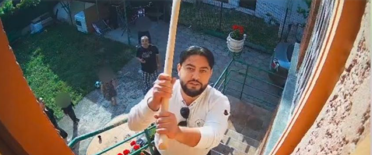 Mai mulţi romi filmaţi în timp ce terorizează o familie din Timişoara. Vor să-i determine să le vândă locuinţa şi să se mute