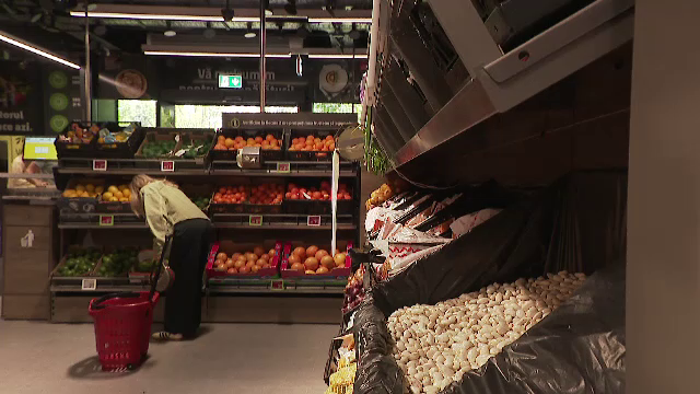 Problema de care s-au lovit magazinele care au eliminat casierii. Multe au renunțat și au angajat la loc oameni