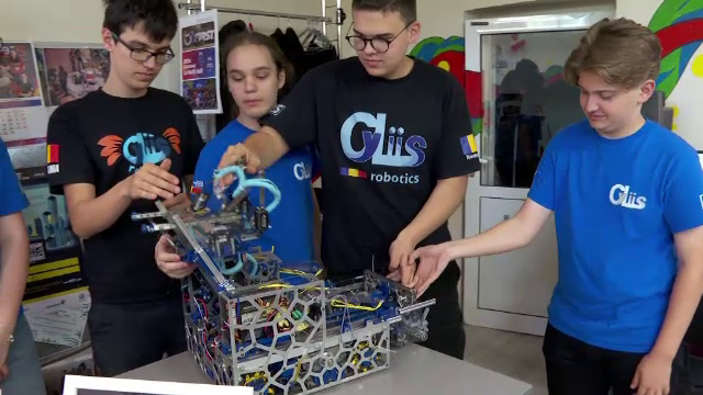 Elevi din Iași caută sponsorizări pentru a putea participa la o competiție de robotică din SUA. De ce sumă au nevoie