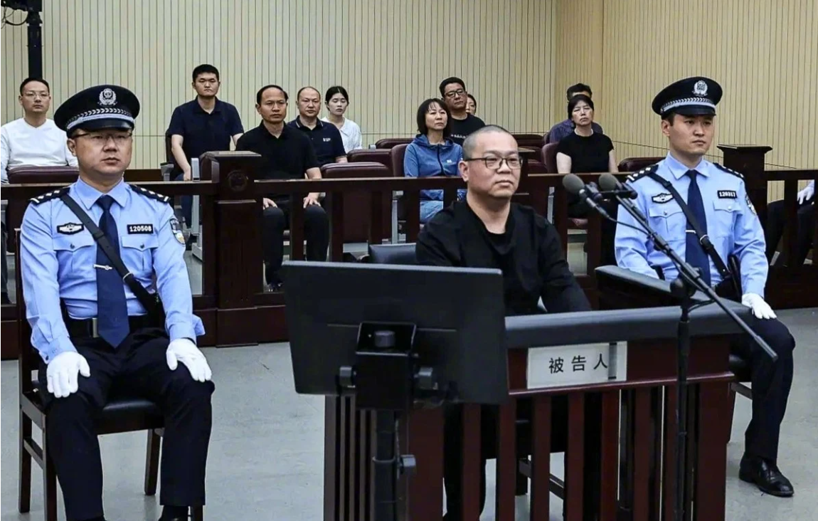 Bancher din China condamnat la moarte pentru o mită colosală. Judecătorii au spus că e atât de mare, încât nu merita altceva