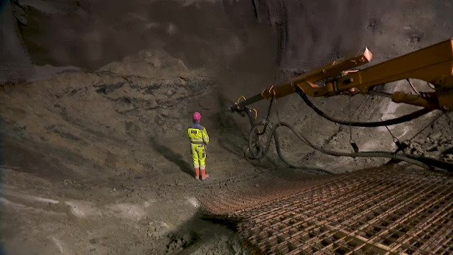 După zeci de ani de așteptări și promisiuni, se lucrează, în sfârșit, la primele tuneluri de autostradă prin Carpați